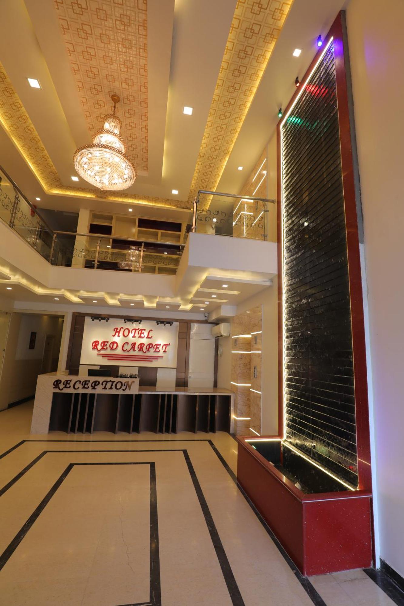 Hotel Red Carpet Tājganj Exterior photo