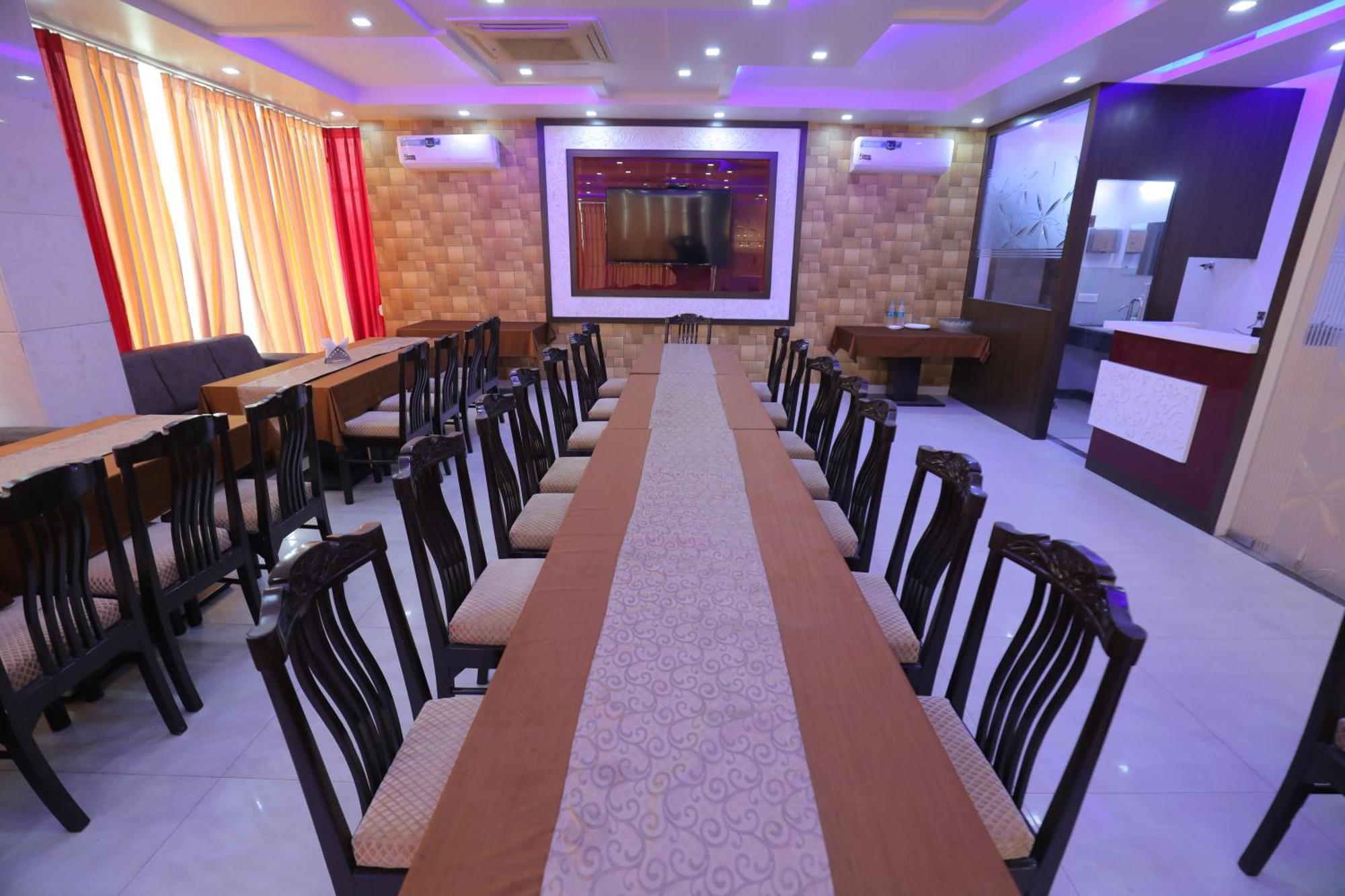 Hotel Red Carpet Tājganj Exterior photo