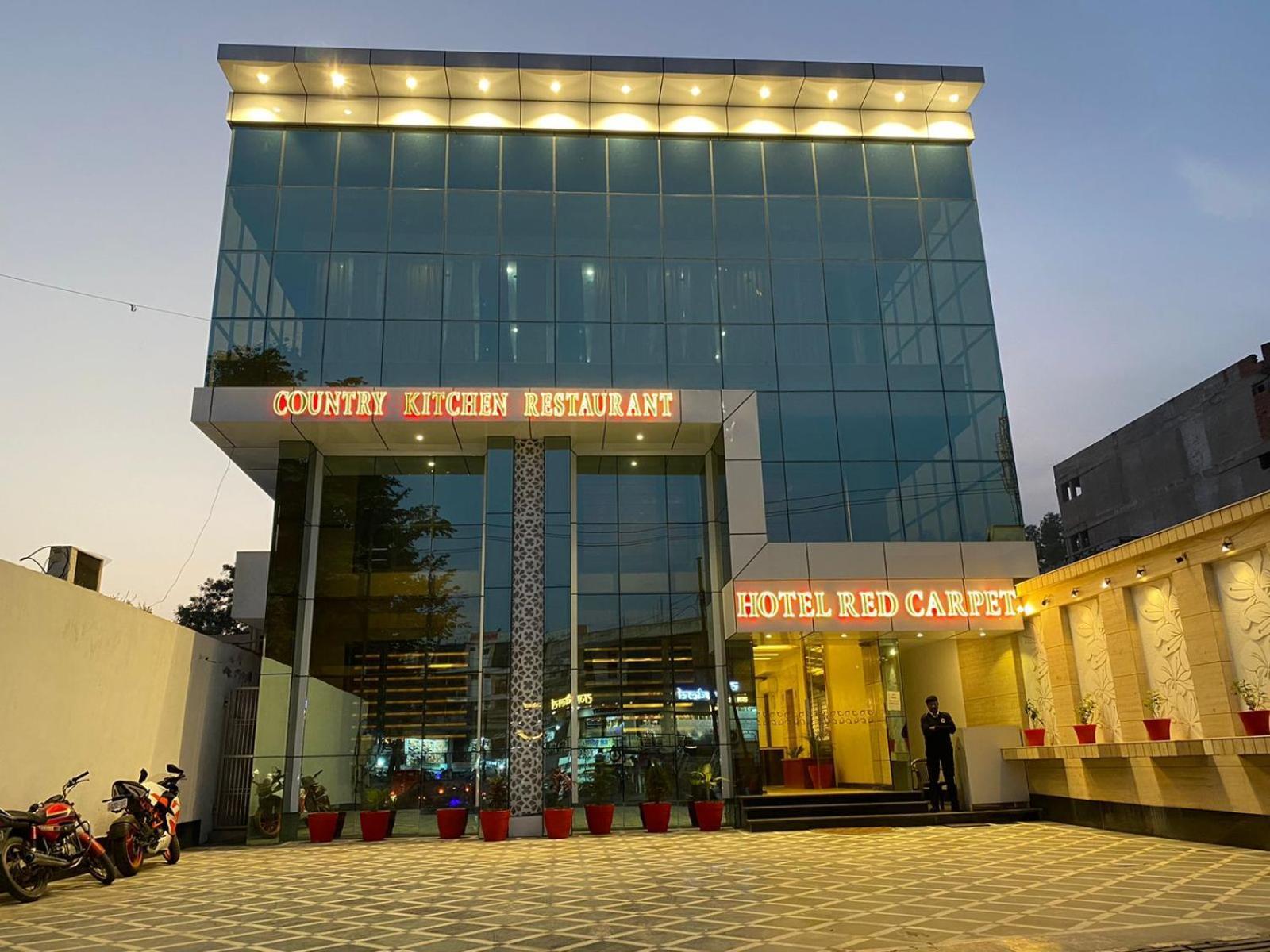 Hotel Red Carpet Tājganj Exterior photo