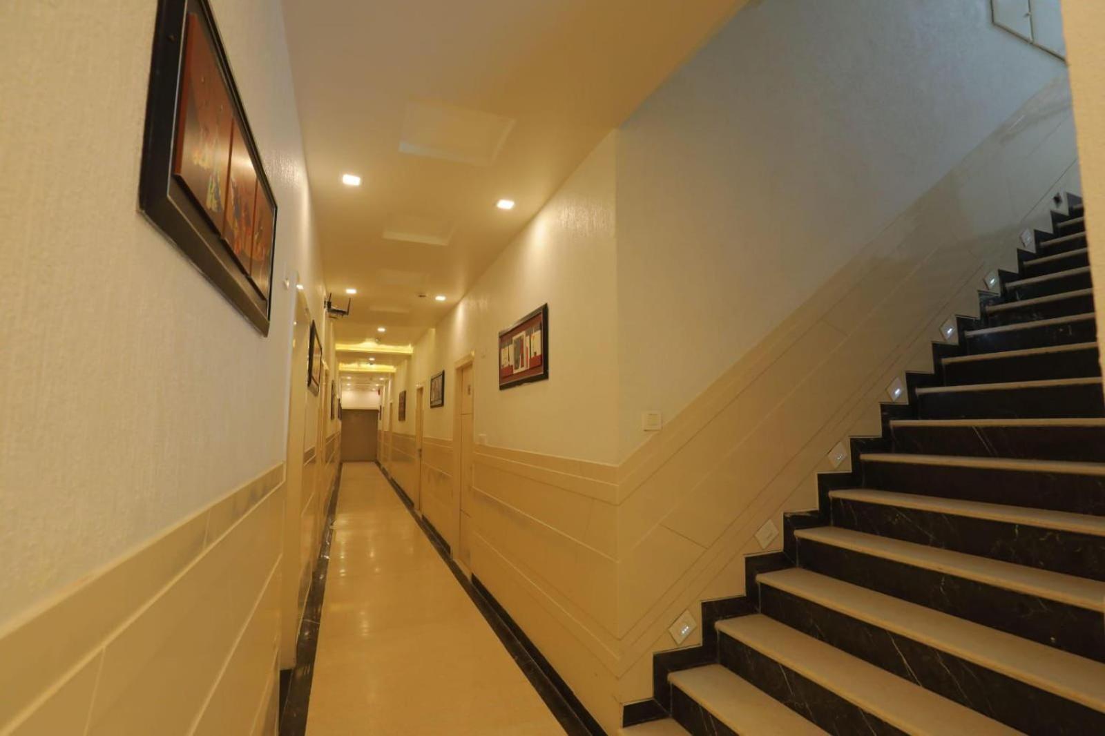 Hotel Red Carpet Tājganj Exterior photo