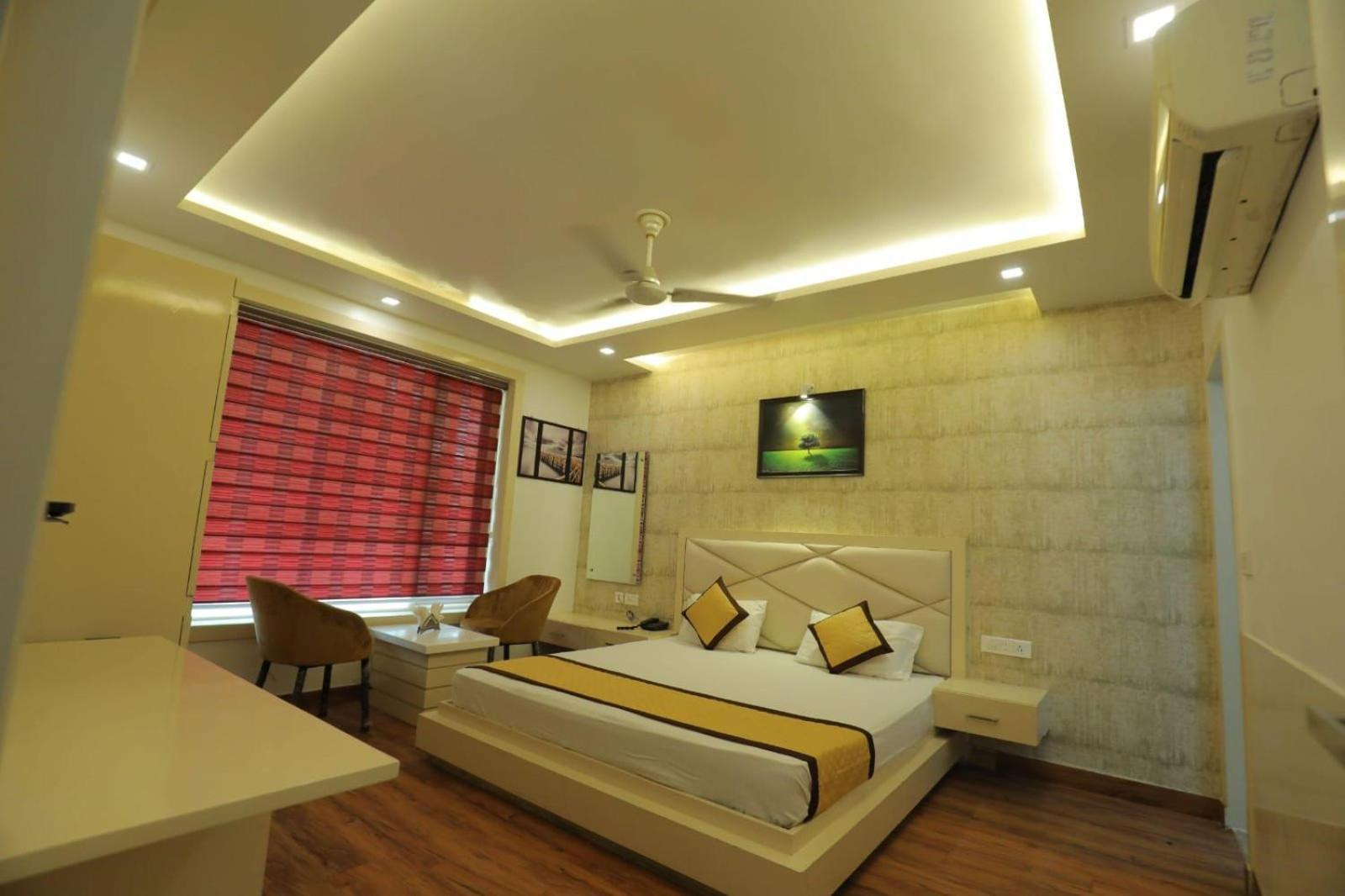 Hotel Red Carpet Tājganj Room photo