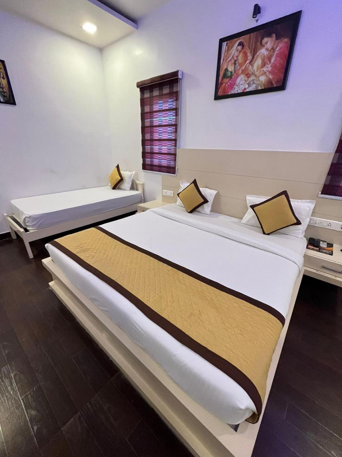 Hotel Red Carpet Tājganj Room photo